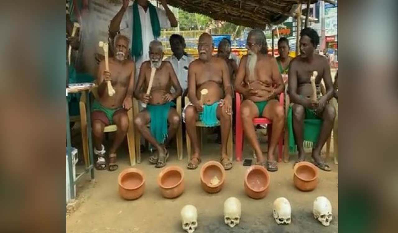 Tamil Nadu: Farmers protest with human skeletons over Cauvery water dispute