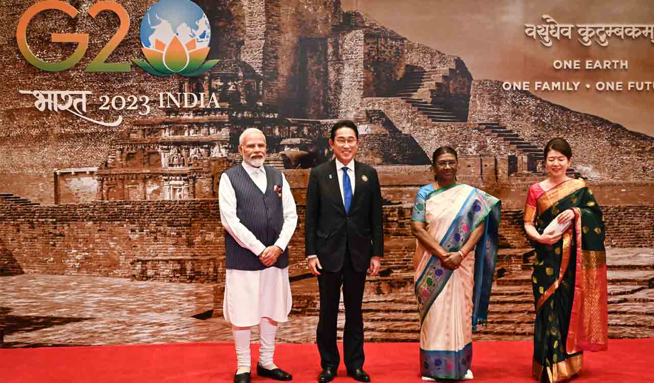 Yuko Kishida, Japanese PM’s Wife, dazzles in saree at Presidential dinner