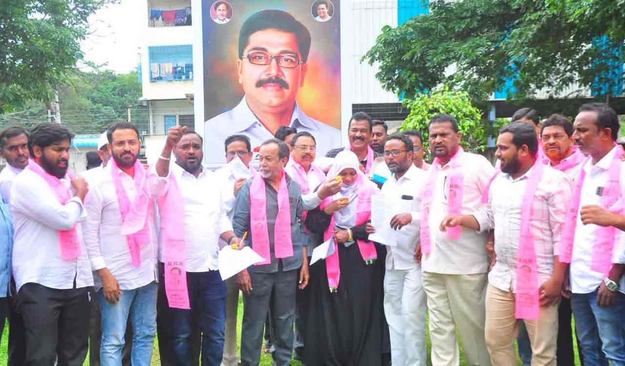 Khammam: Muslims celebrate allocation of land for second Shadikhana