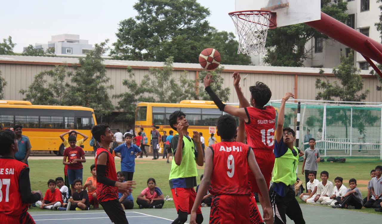 Silver Oaks record victory in Sreenidhi B-Dubs Varsity Basketball League