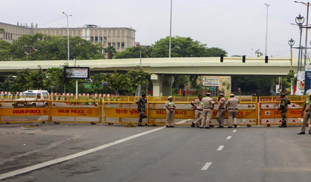 Delhi Police equipped with graffiti remover to erase objectionable ...