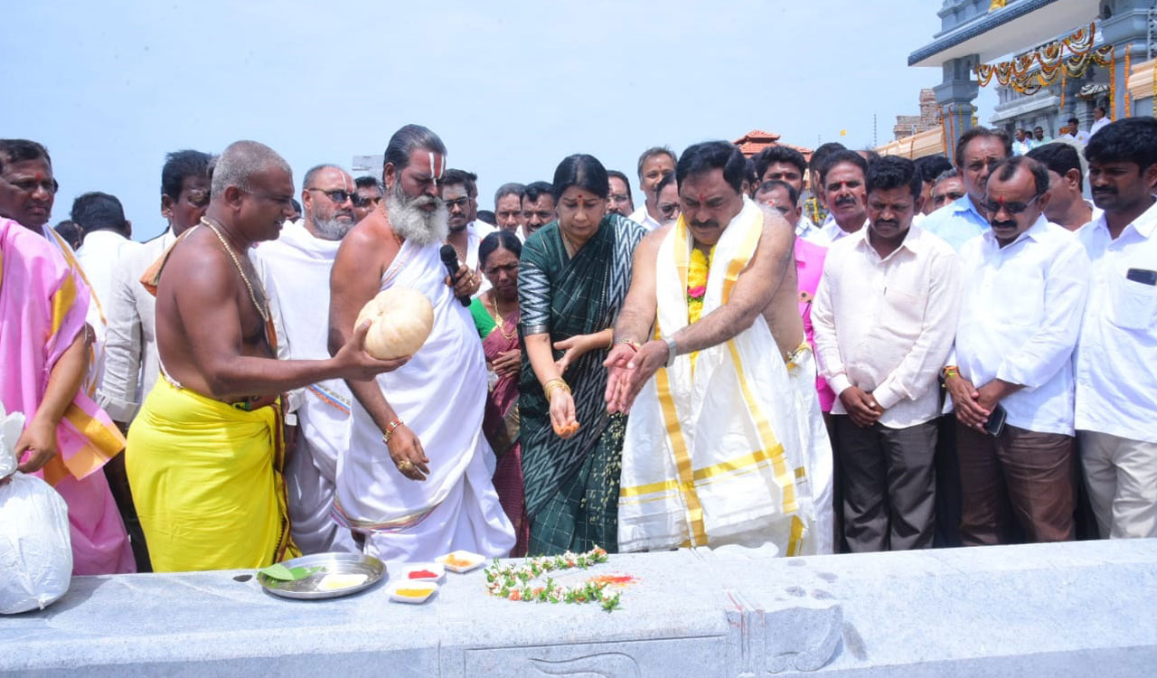 Jangaon: Errabelli refutes allegations of temple desecration