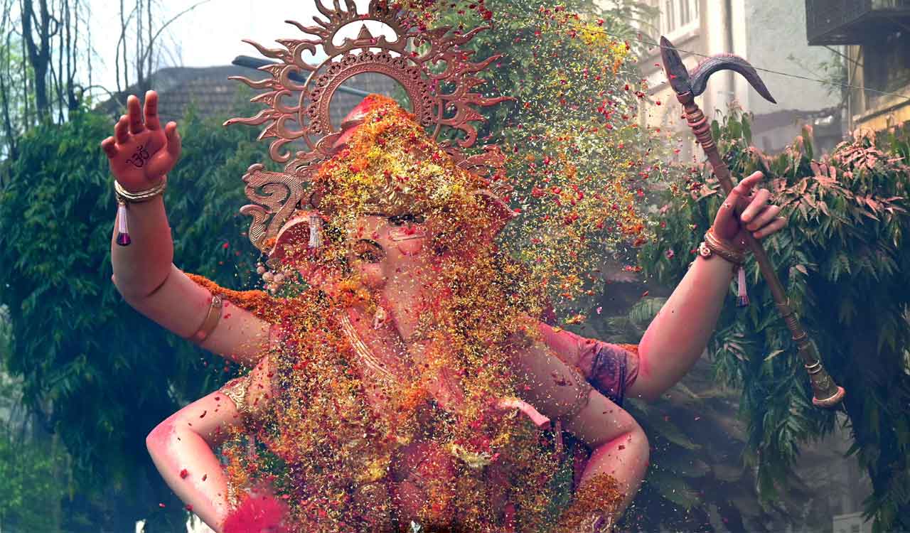 Devotees bid adieu to Lord Ganesh in Pune, urge deity to come back soon next year