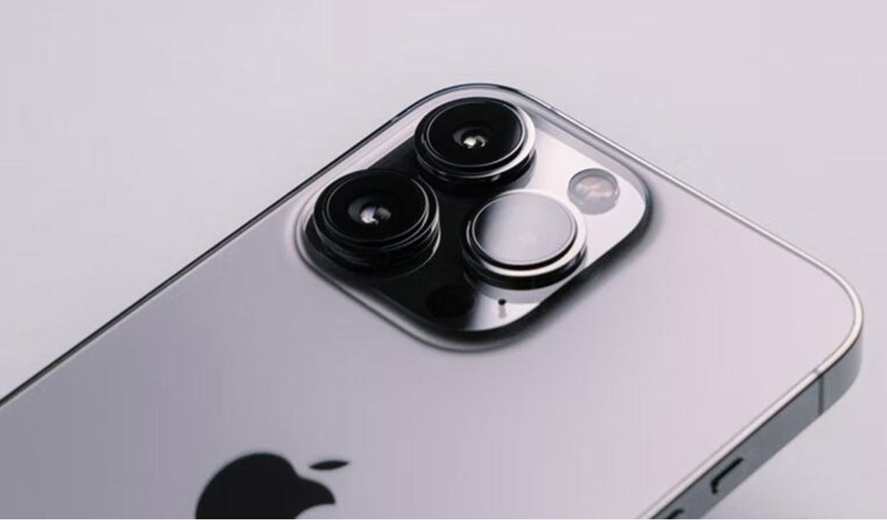 ‘Sell iPhone’ searches on Google skyrocket by 370 per cent