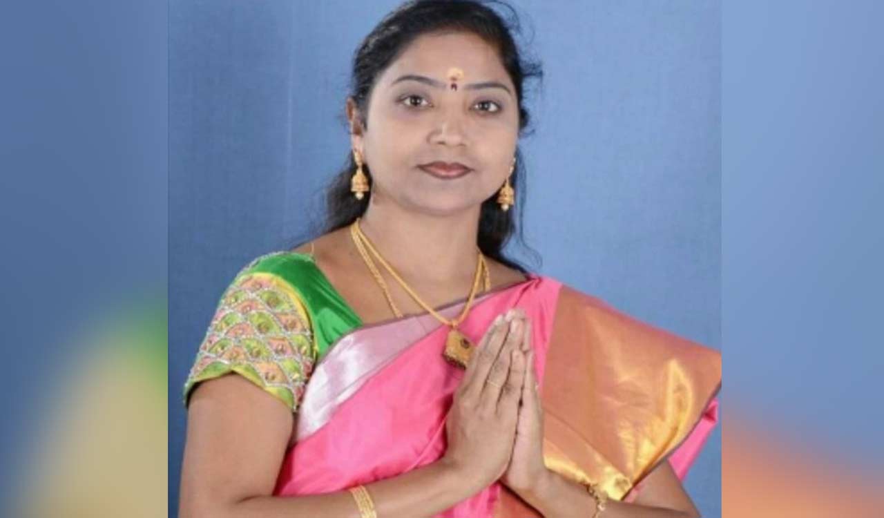 Khanapur MLA Rekha Naik may join Congress, likely to contest from Adilabad Parliament segment