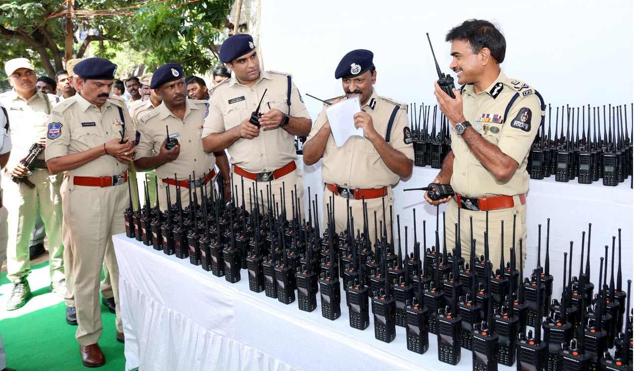 Hyderabad Traffic Police get 1,000 new manpack sets