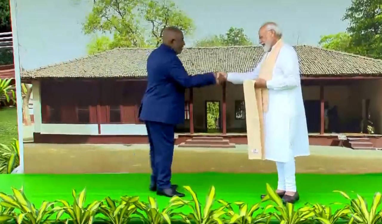 G20 leaders arrive at Rajghat to pay homage to Mahatma Gandhi