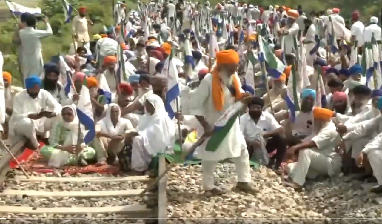 Farmers in Punjab begin three-day ‘rail roko’ protest