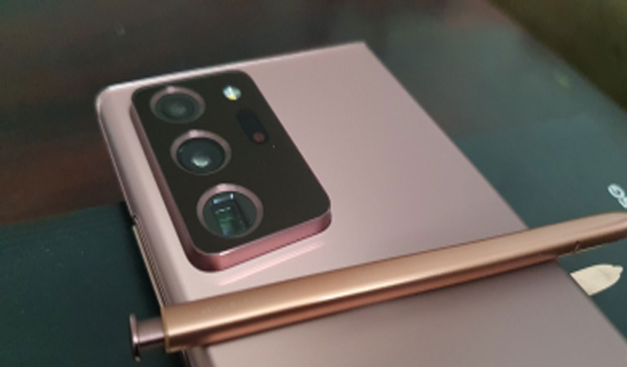 Indian technical consumer goods market logs 8 per cent growth, premium phones selling fast