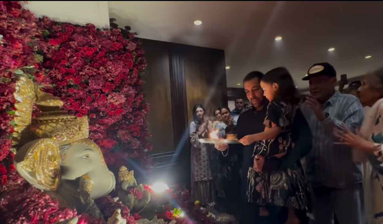 Salman Khan performs Ganesh aarti with niece