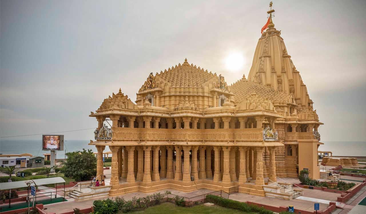 Gujarat: Devotees throng Somnath temple on last Monday of ‘Nija Sawan’