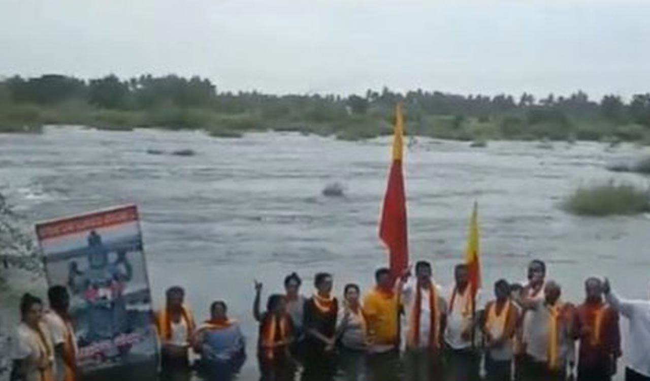 Pro-Kannada organisations protest against Cauvery water release to Tamil Nadu