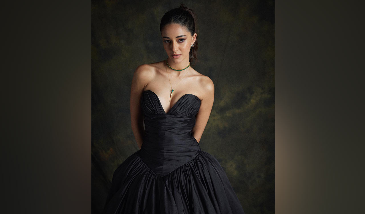 Ananya Panday enjoys Autorickshaw ride, shares video