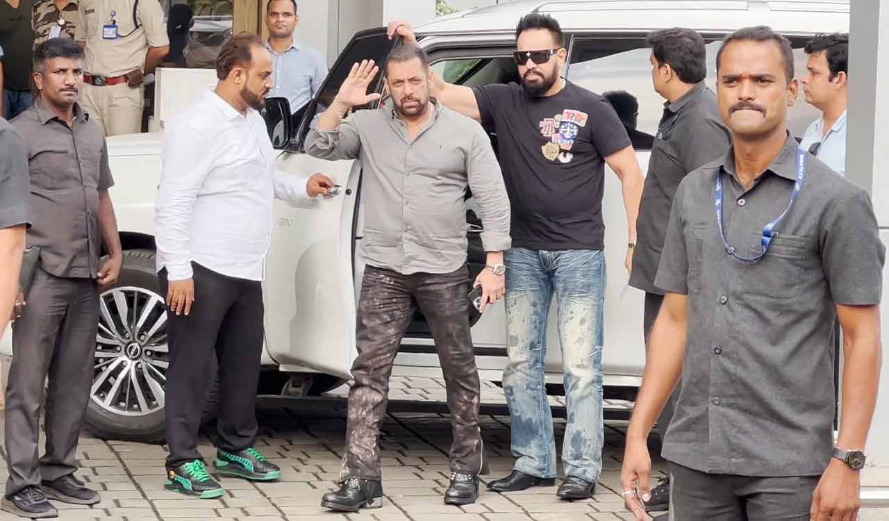 Salman Khan looks dapper at Kalina Private Jet Terminal