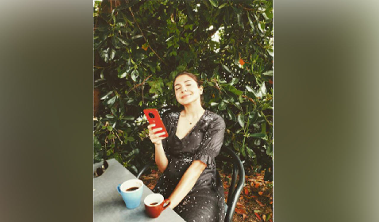 Anushka Sharma flaunts baby bump amid pregnancy rumours