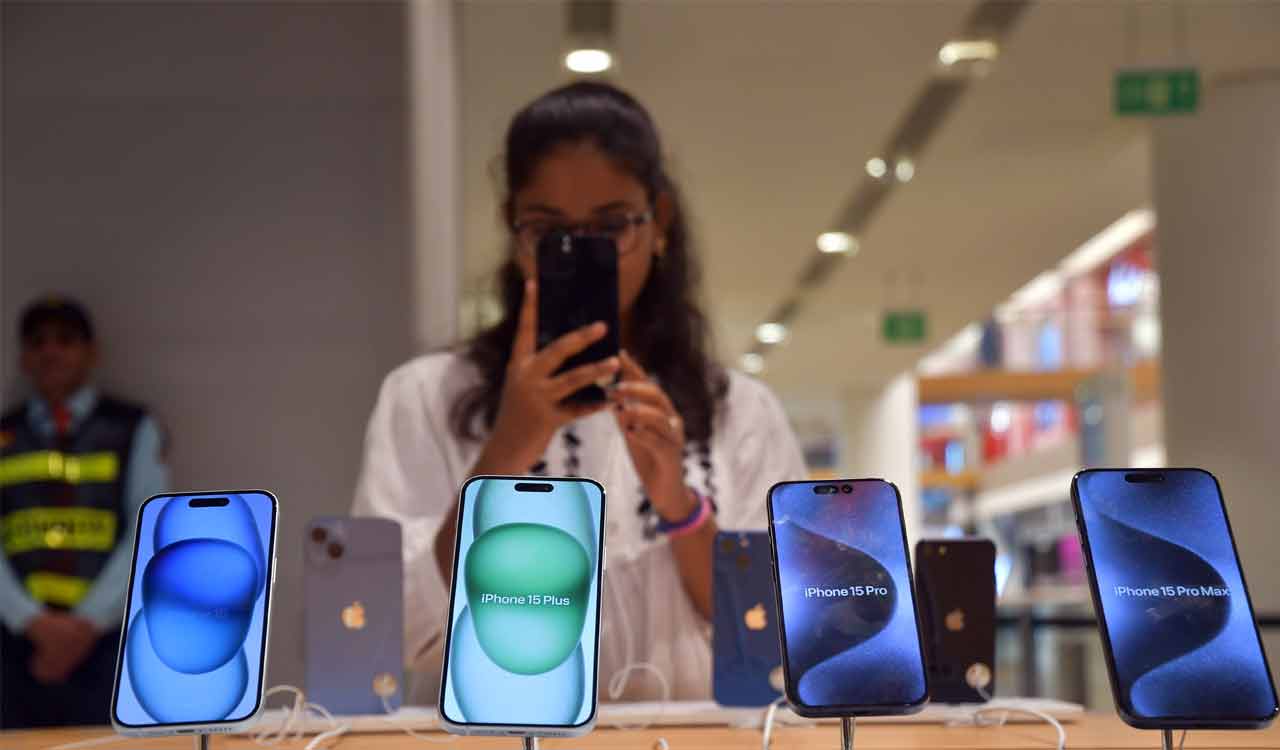 Apple attributes new iPhones’ warmth to iOS 17 bug and apps like Instagram