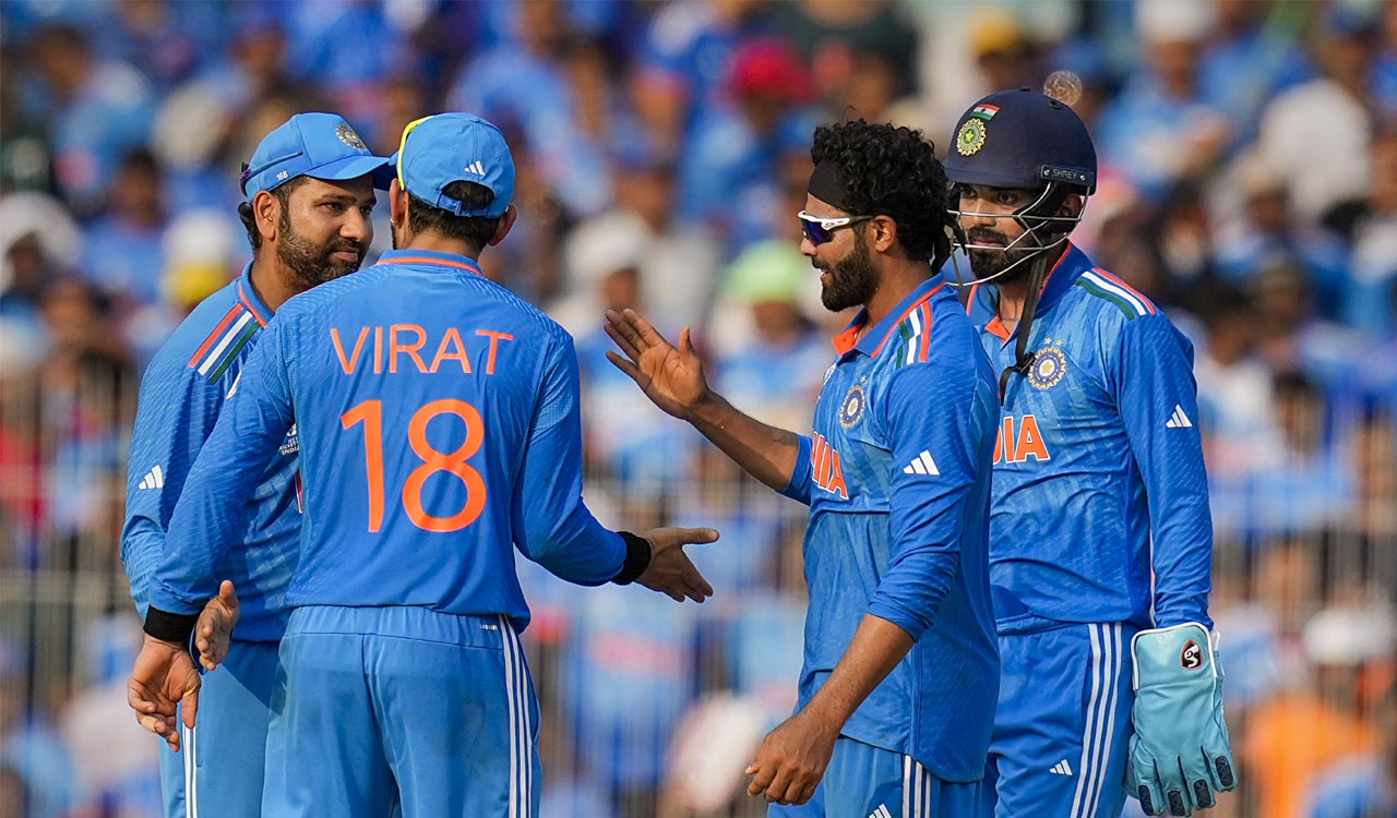 India bowl out Australia for 199 in World Cup opener