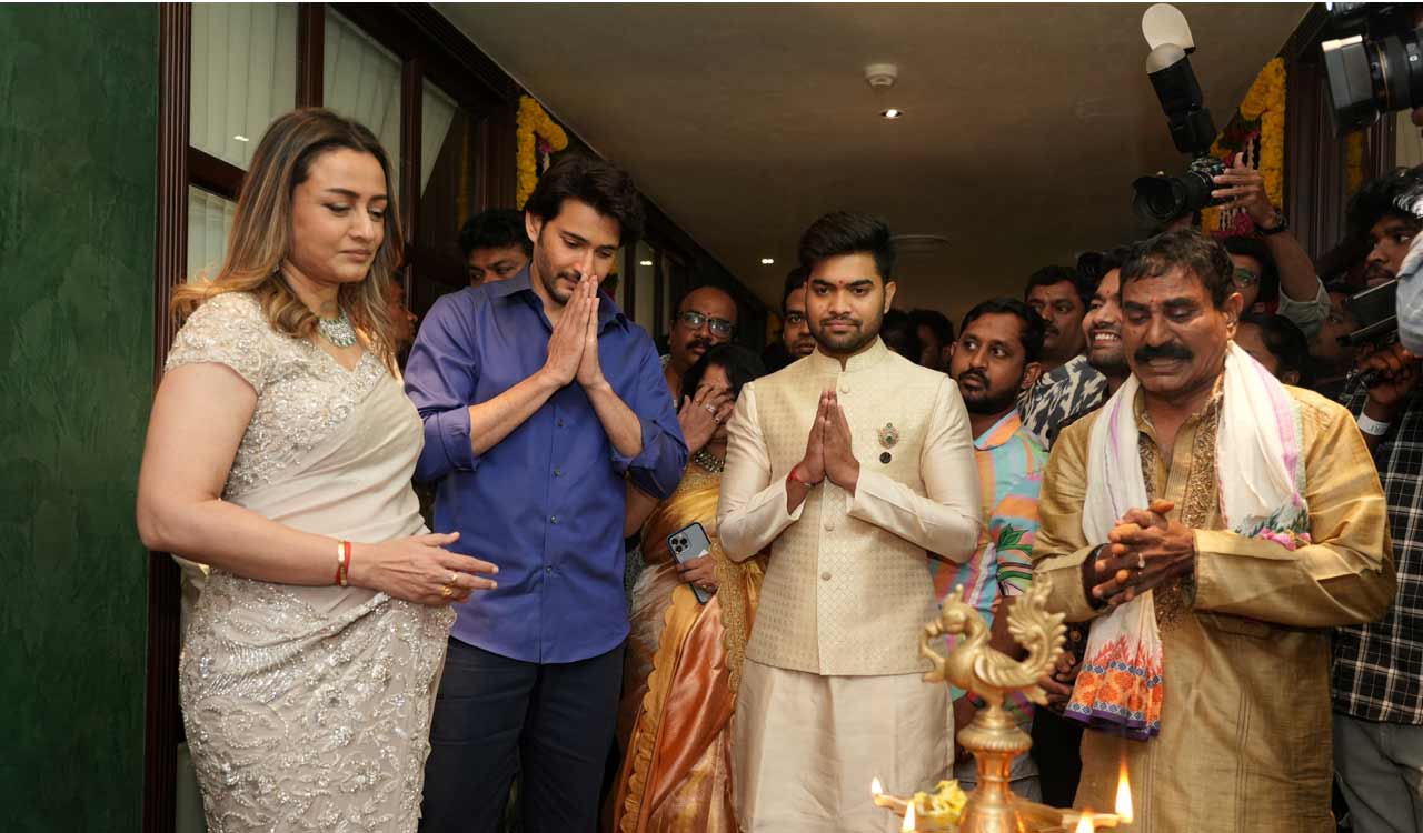 Gowri Signatures’ sari weaves emotional tale, garners Mahesh Babu’s praise