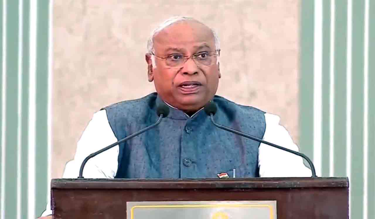 ‘At least come for my funeral…,’ Cong chief Kharge’s emotional pitch at rally on home turf