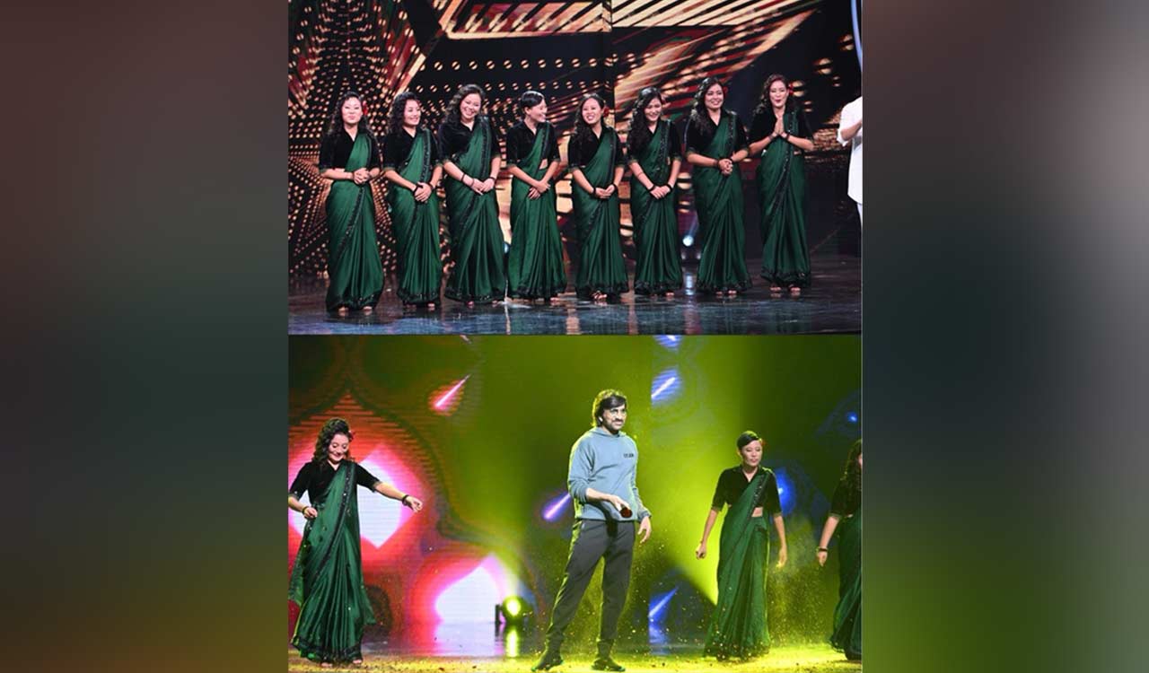 Ravi Teja amazed by mahila band’s ‘babuji dheere chalna’ act on ‘IGT 10’