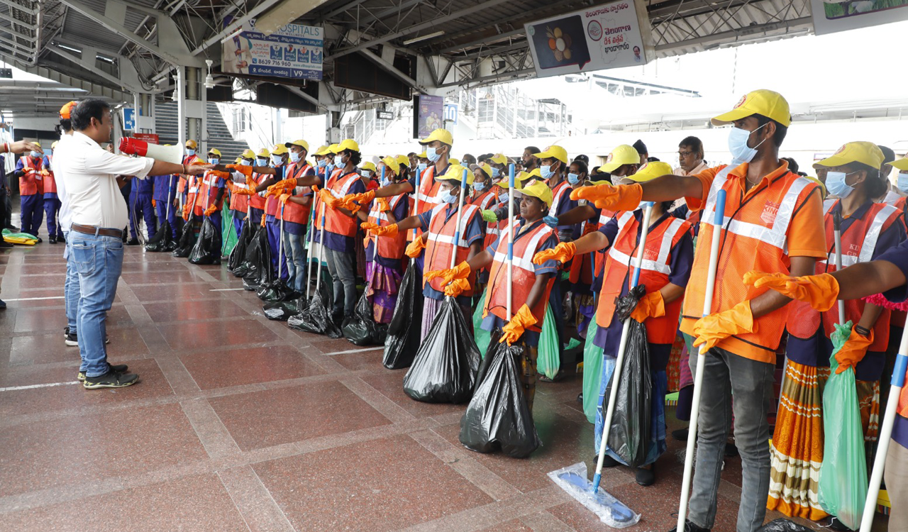 Indian Railways comes up with 14-minute Miracle cleaning challenge for Vande Bharat Express