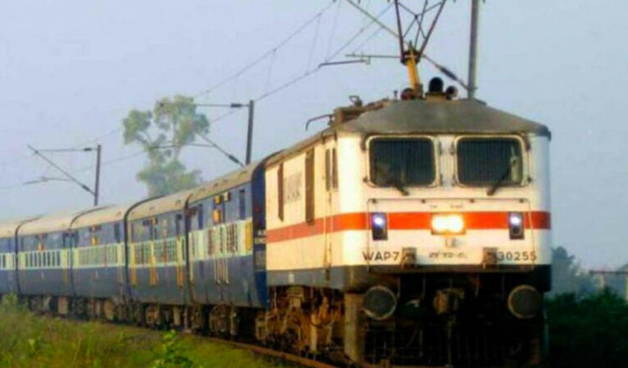 UP: Inebriated youth ‘accidentally’ urinates on elderly couple in train