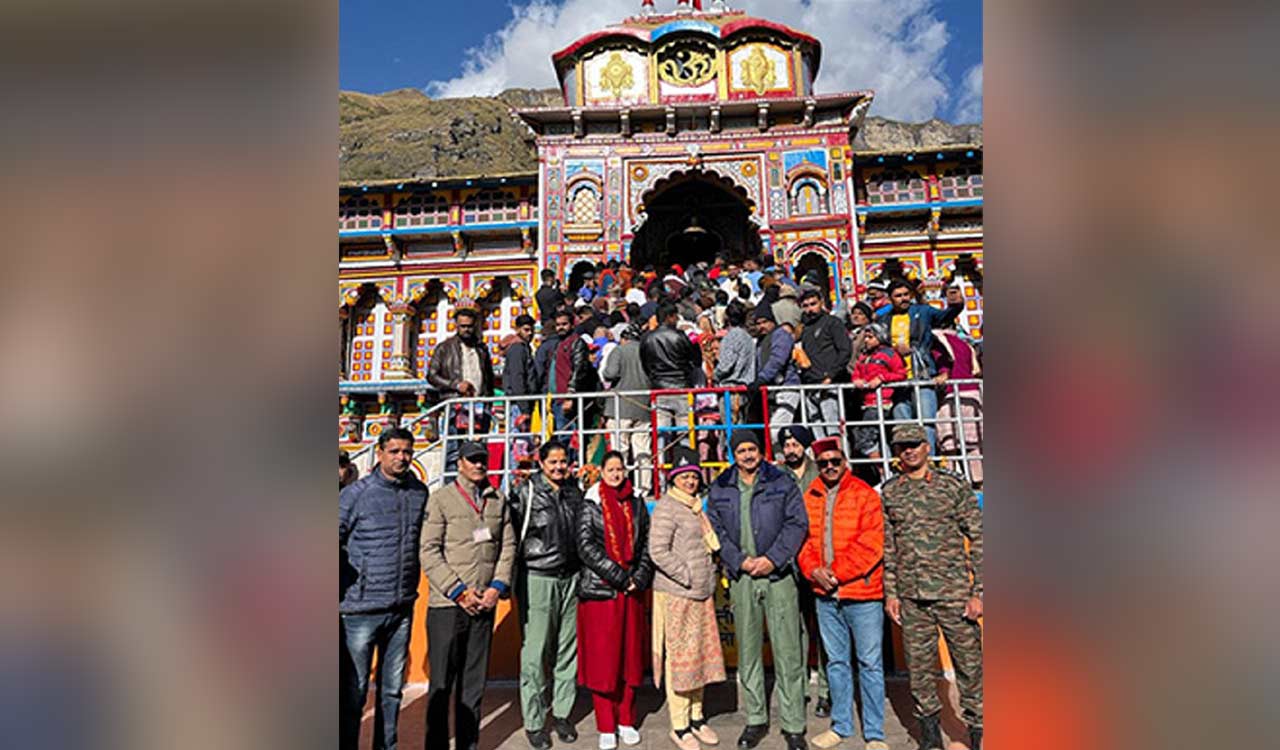 Uttarakhand: Air Chief Marshal VR Chaudhari offers prayers at Badrinath, Kedarnath Temple