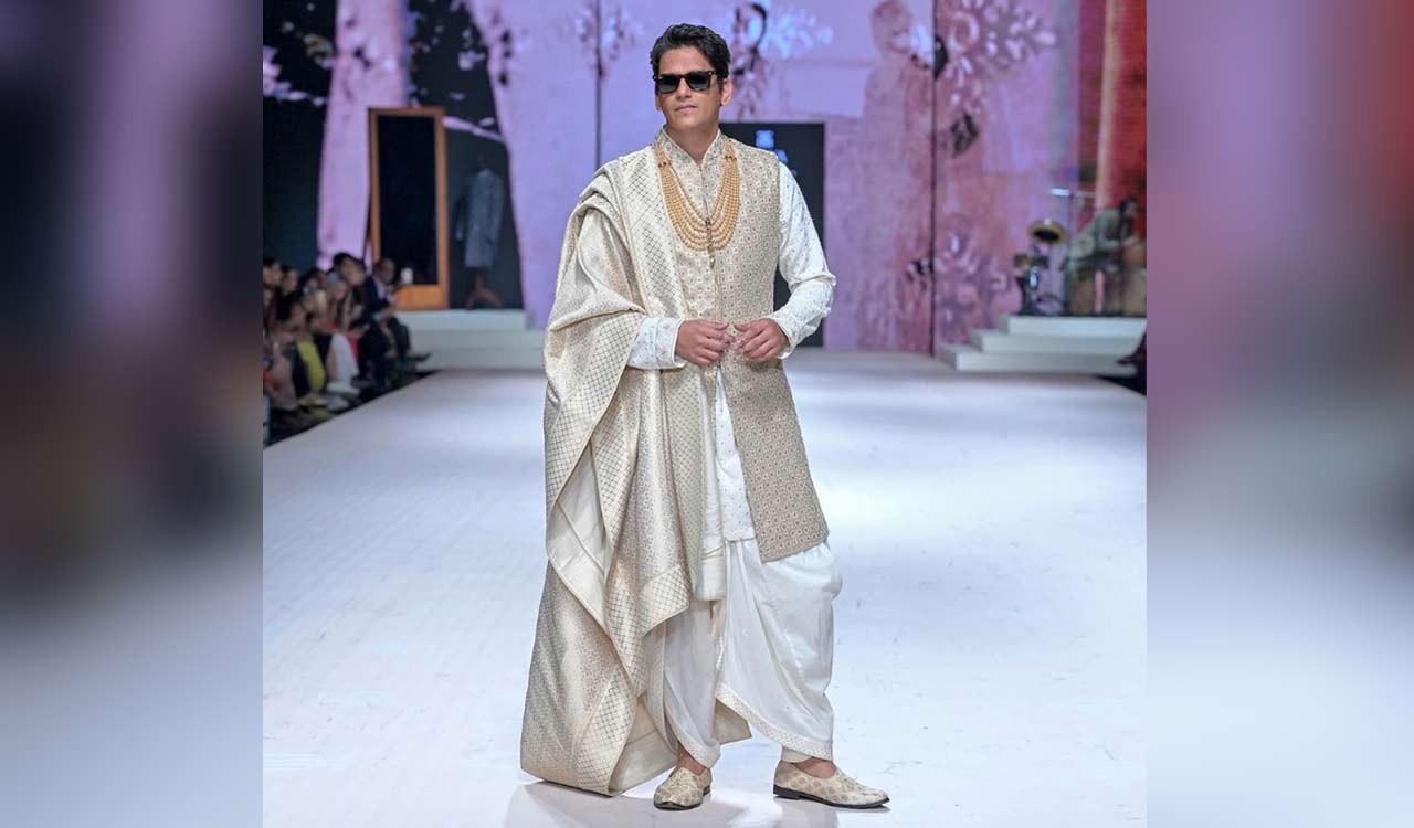 Vijay Varma Shines in Ethnic Attire at Lakme Fashion Week 2023 ...