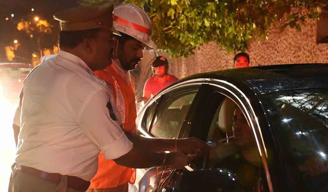 Drunk driving checks: Cyberabad traffic police book 349 drivers on Saturday, Sunday