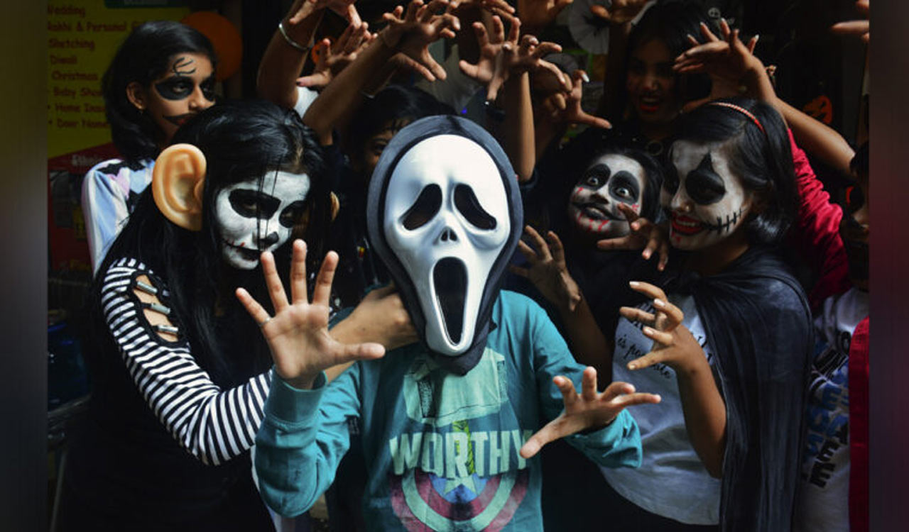 Halloween 2023: Katrina Kaif to Janhvi Kapoor, take a look at celebs inspired look