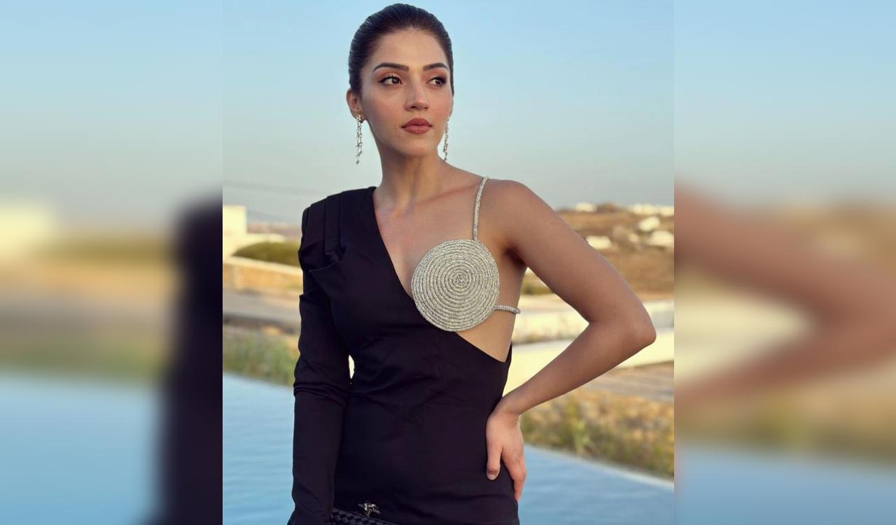 Mehreen Pirzada channels Audrey & Marilyn Monroe vibes in ‘Sultan of Delhi’