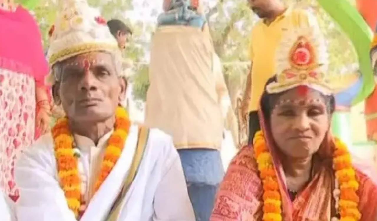 Odisha: Abandoned by family, cured leprosy patients in their 60s marry