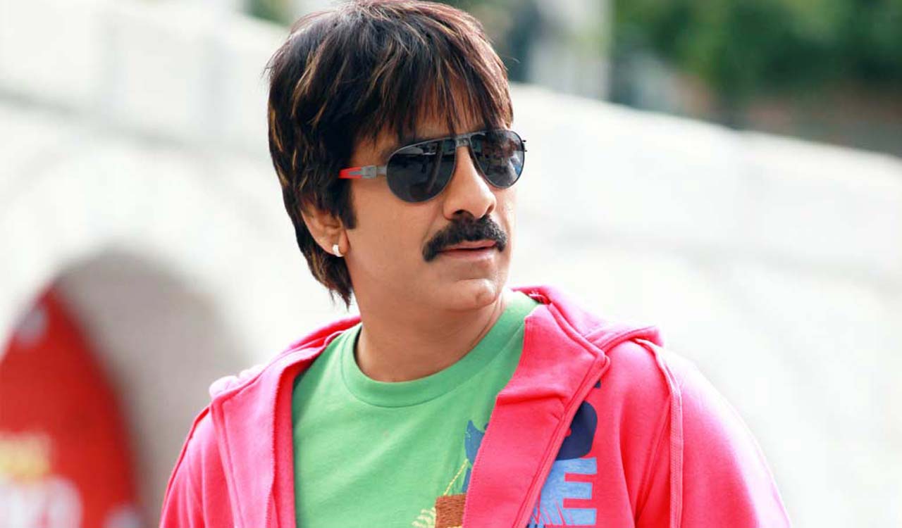 Ravi Teja spotted in swag-filled outfit at Mumbai airport