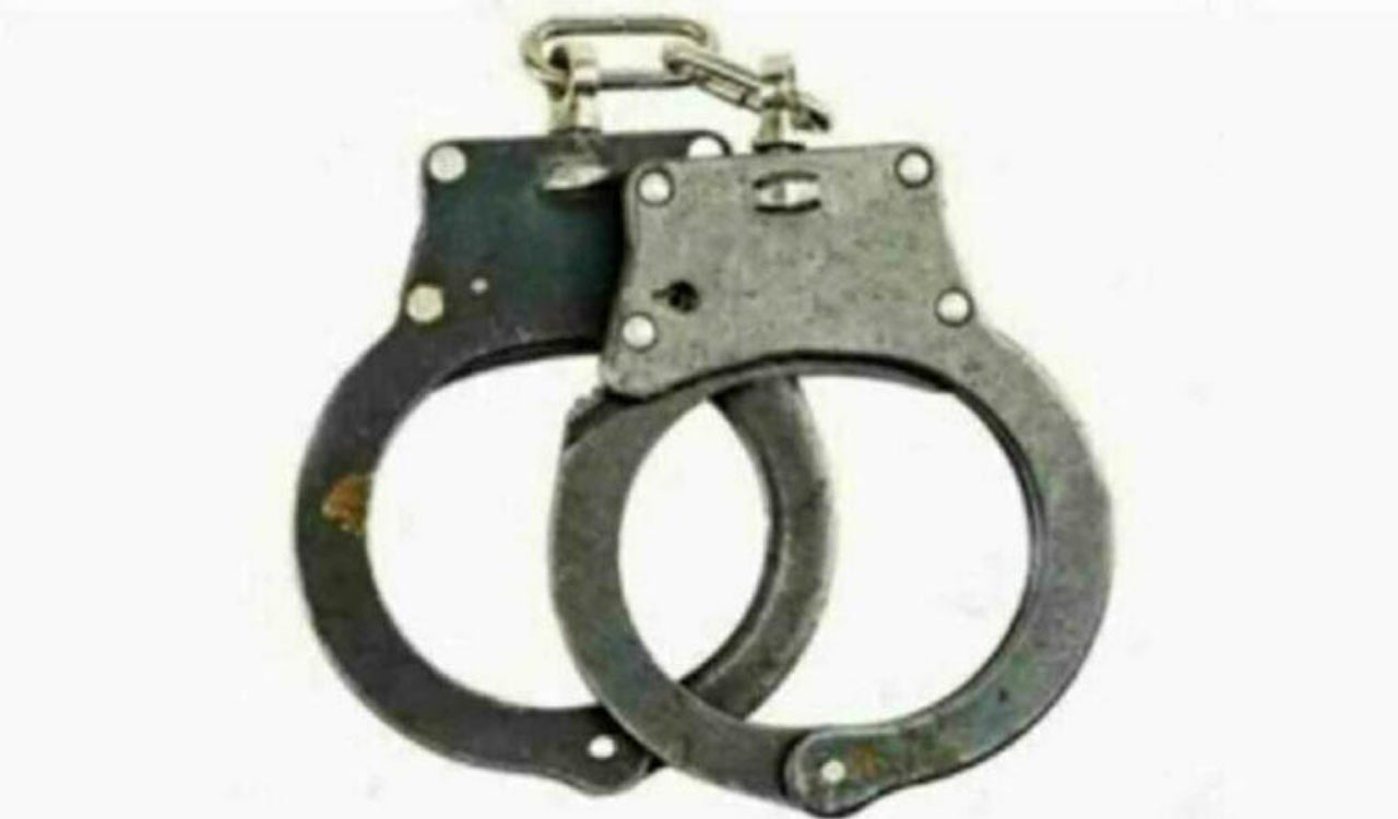 Asifabad: ACB sleuths arrest SI, home guard for accepting bribe