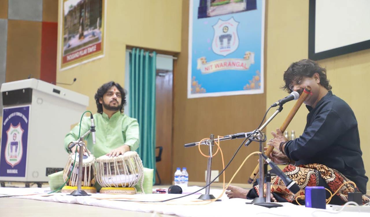 Ajay Prasanna’s musical performance mesmerizes audience at NITW