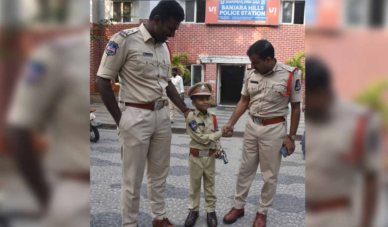 Hyderabad: Eight-year-old fulfills his wish of becoming police officer