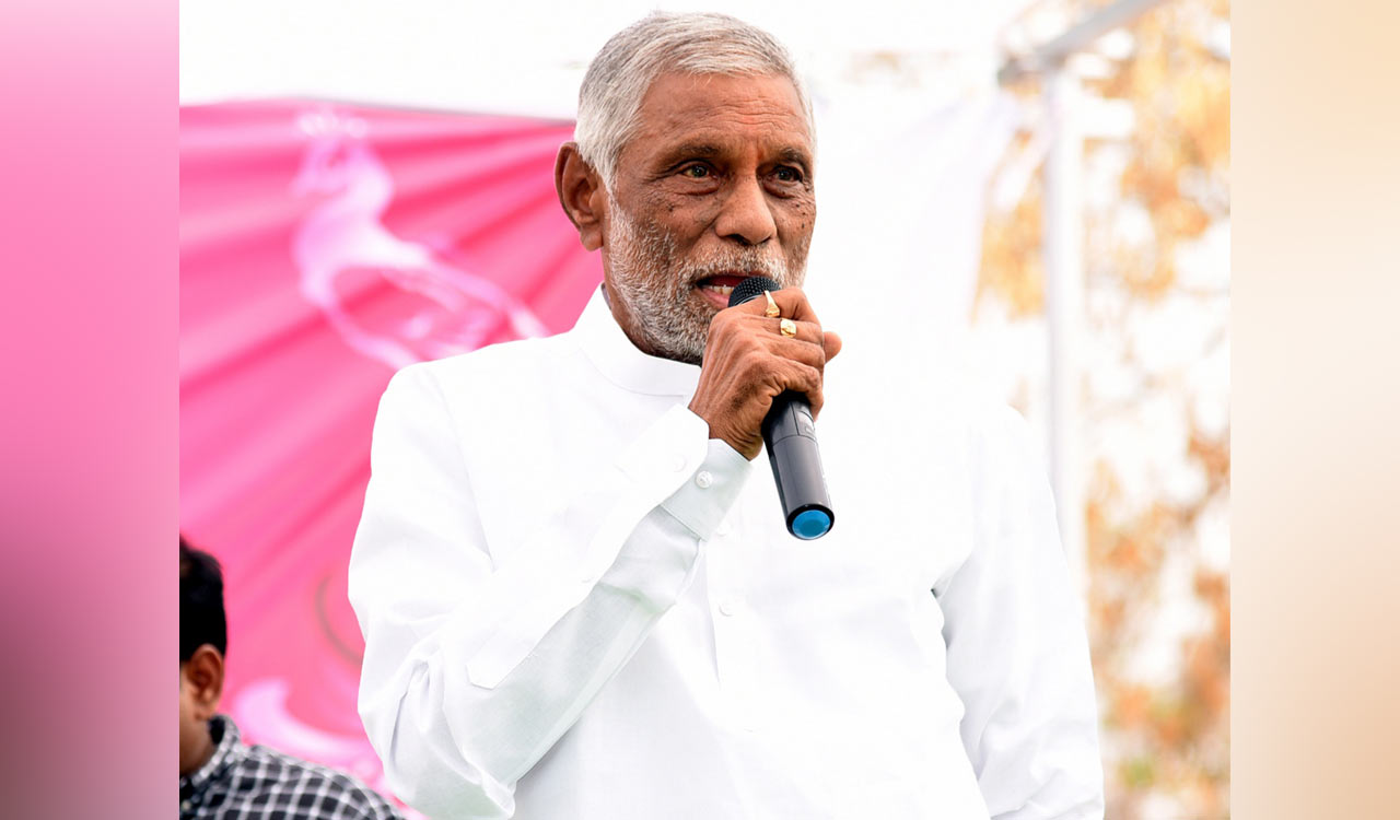 People of Mancherial indebted to KCR, says Diwakar Rao