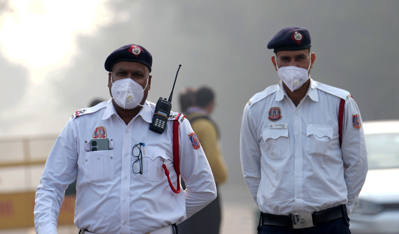 Delhi’s air quality continues to remain in ‘very poor’ category