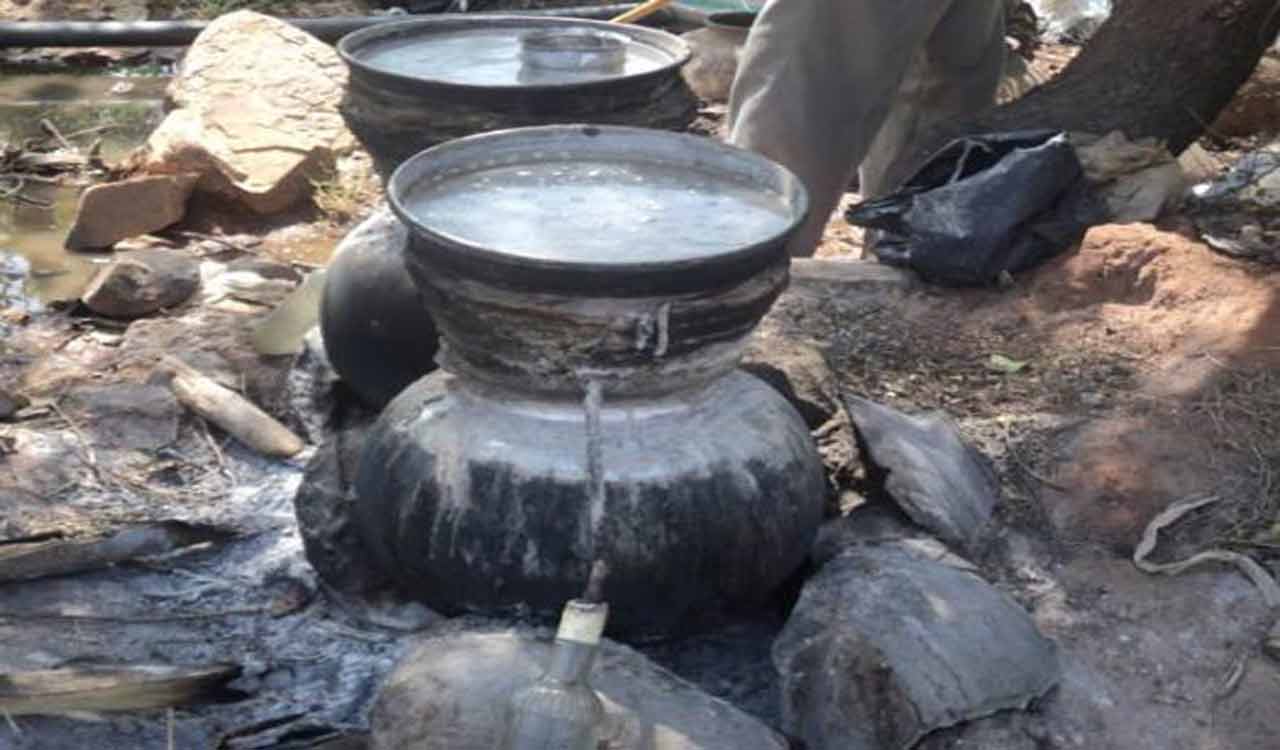 Telangana: Illicit liquor brewing racket busted, two arrested in Nalgonda
