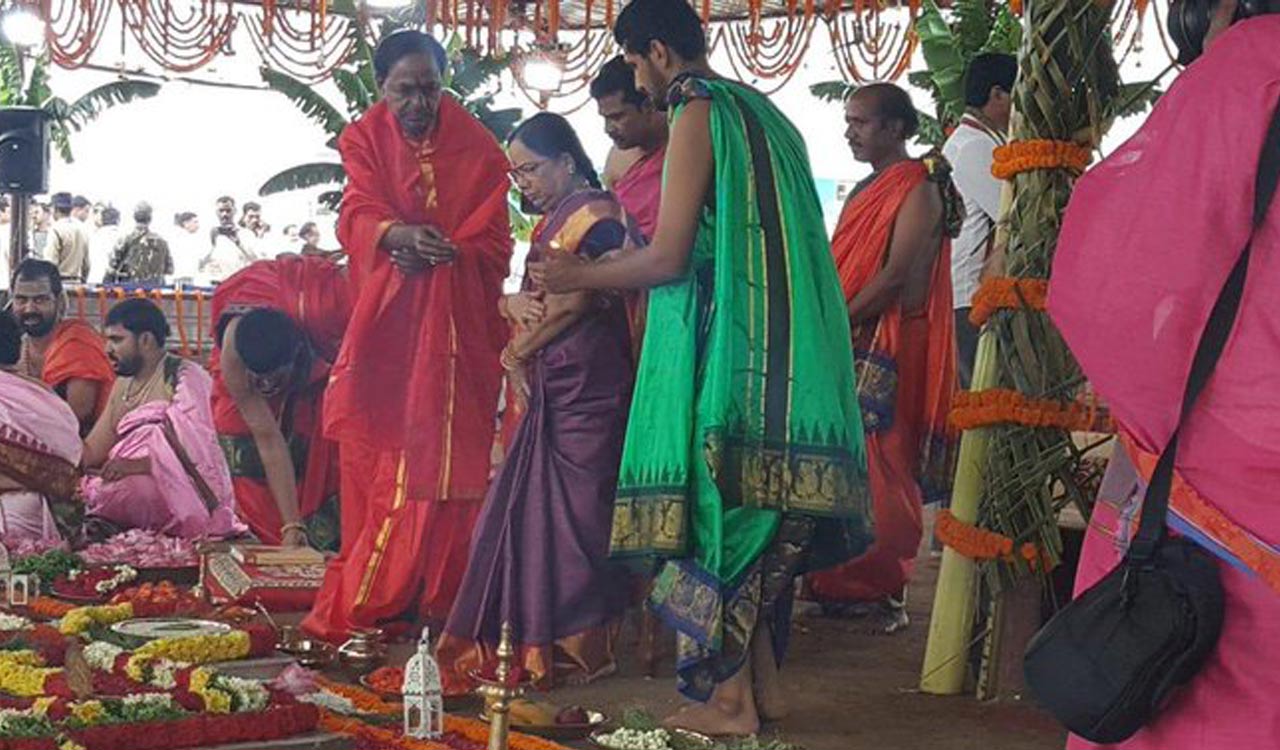 CM KCR to perform Raja Shyamala Yagam at Erravelli farm house