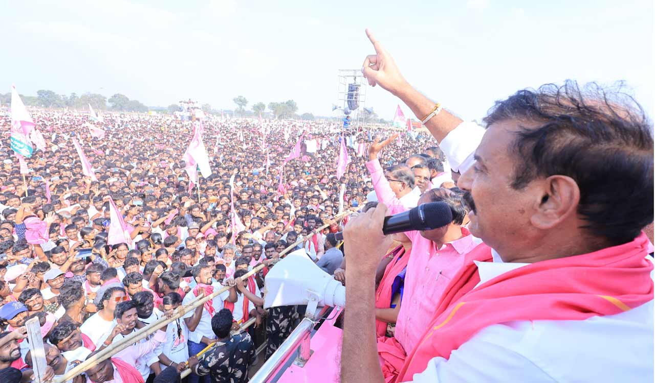 Kotha Prabhakar Reddy returns to campaign after attack