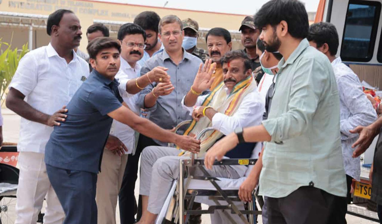 Medak MP Kotha Prabhakar Reddy files nomination from Dubbak