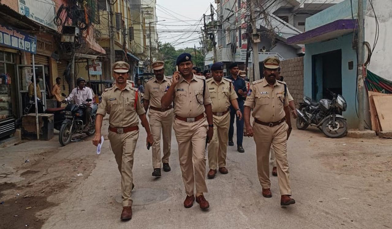 Hyderabad: Congress, MIM workers clash in Langer Houz leading to escalation of tension