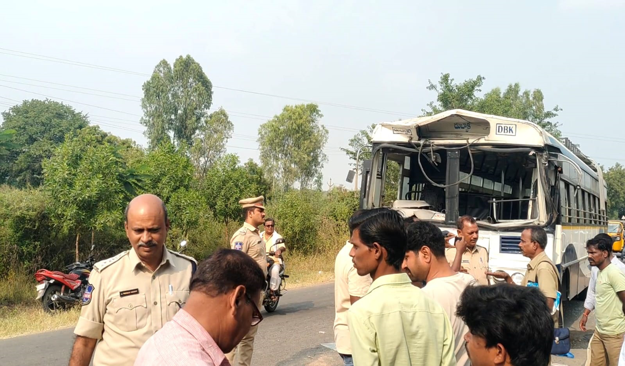 Bus collides with lorry: 10 passengers injured in Narayankhed