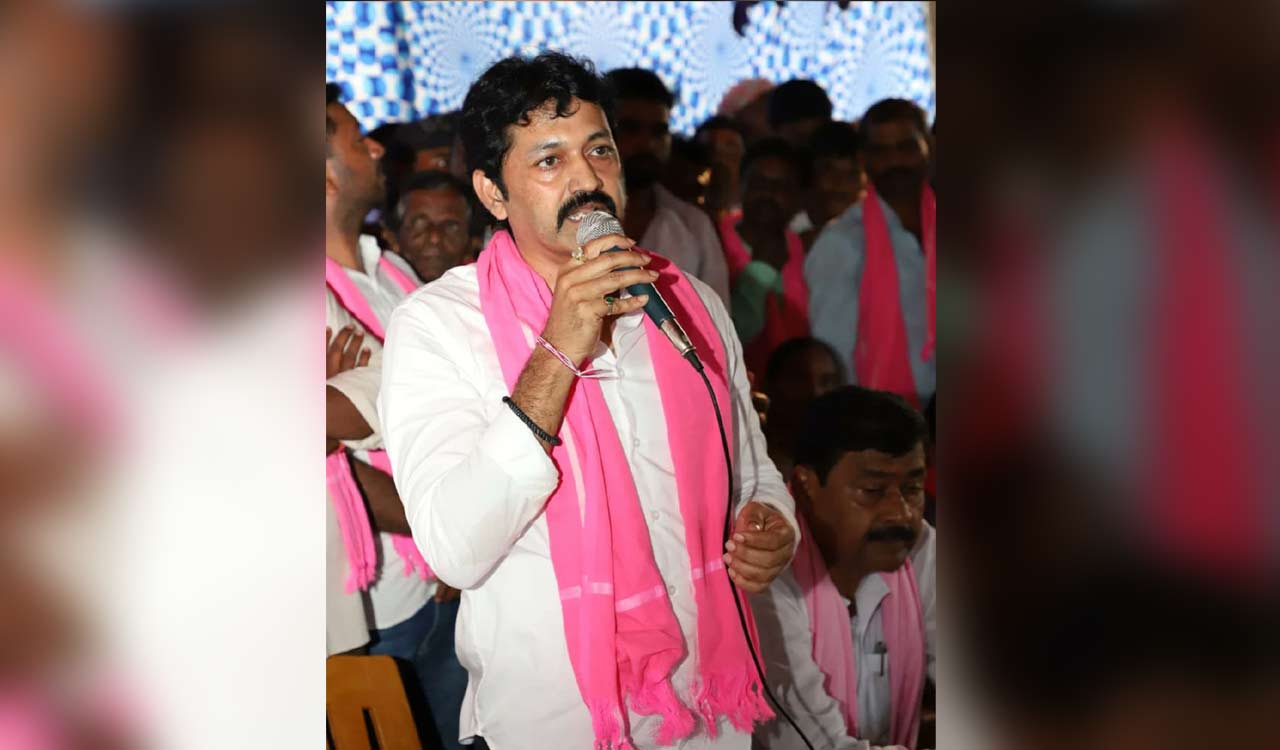 BRS leader Pochampally Srinivas Reddy asks ECI to book Seetakka for false allegations
