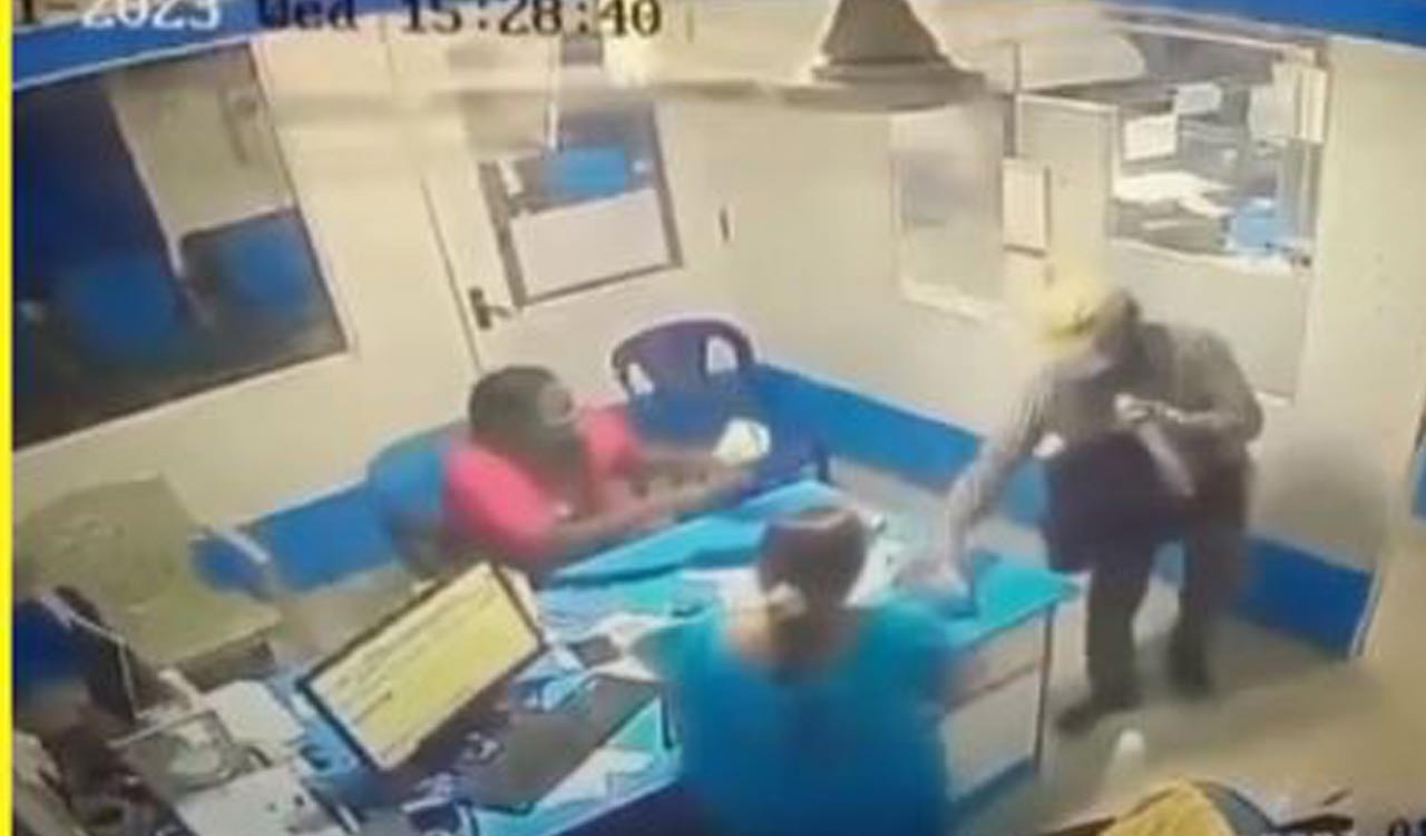 Watch: Masked man makes splashy getaway with 6.5 lakh in broad daylight