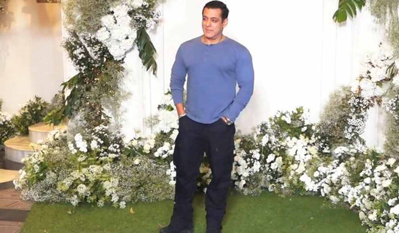Salman Khan makes stylish entrance at Manish Malhotra’s Diwali bash