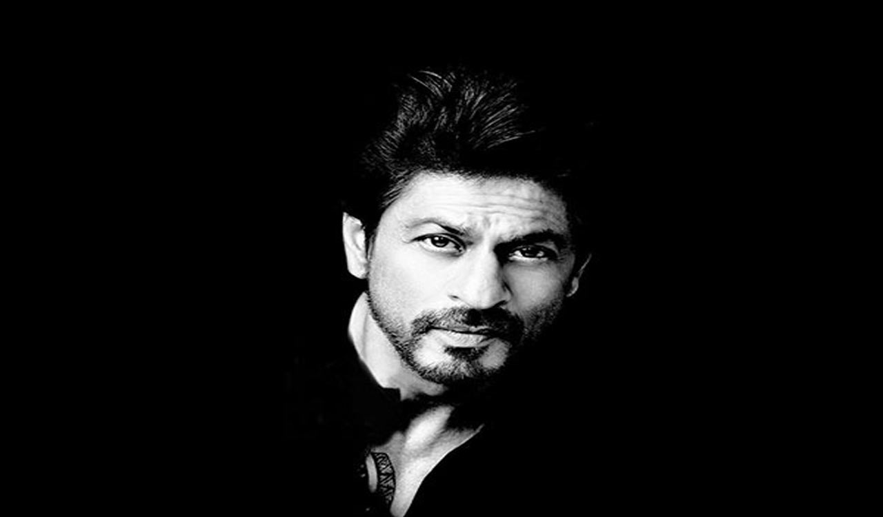 Shah Rukh Khan steals attention at Diwali bash of Salman Khan’s sister