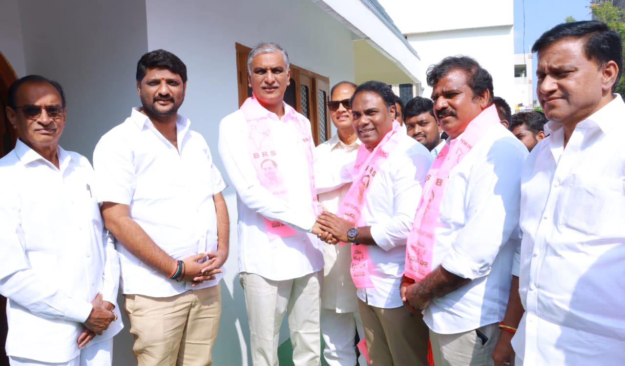 Andole BJP candidate Babu Mohan’s son join BRS