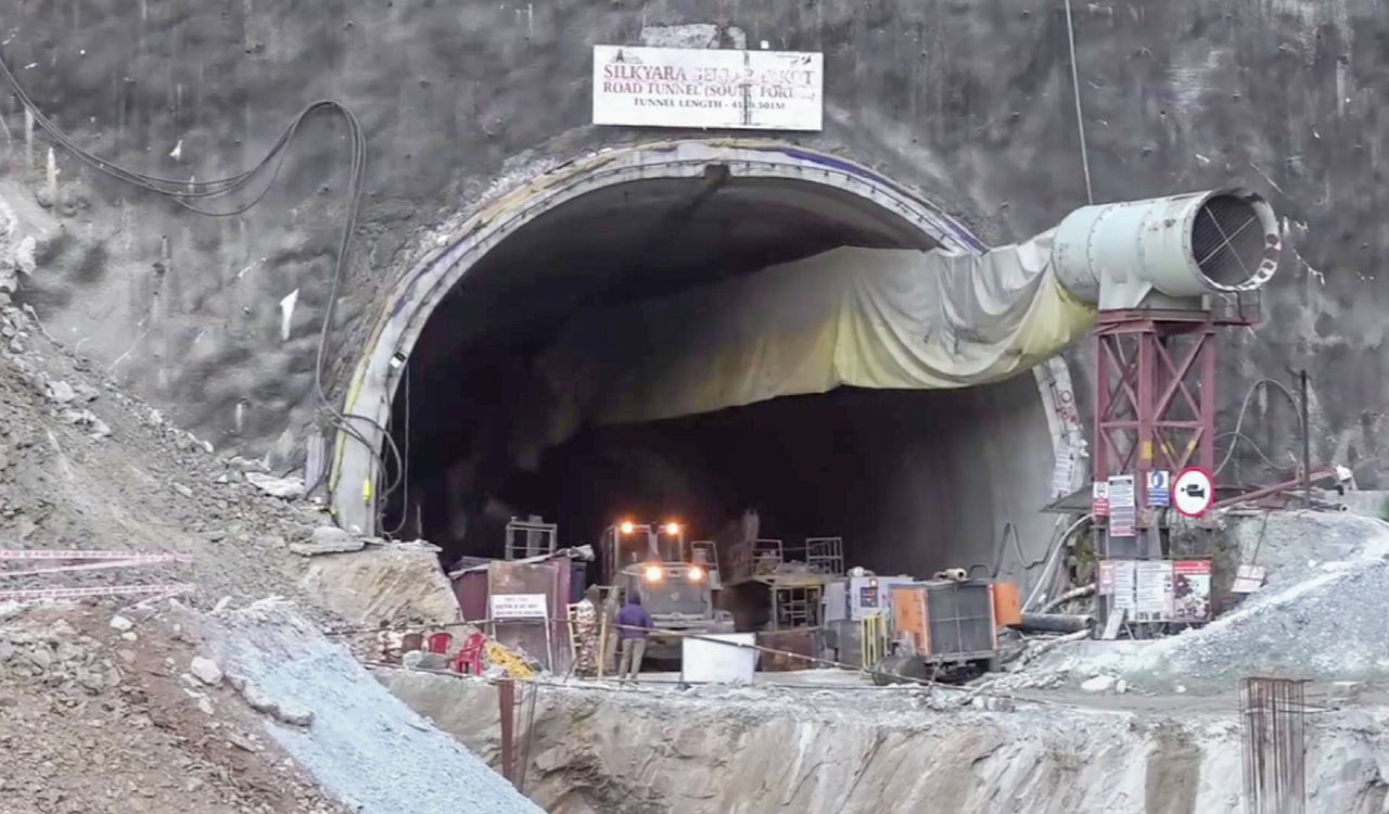 Uttarkashi: Protection umbrella being laid inside Silkyara tunnel for rescue team